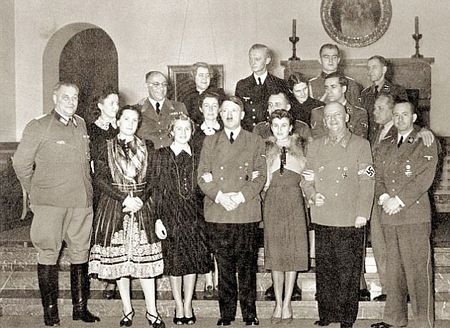 Ảnh chưa từng công bố về người vợ xinh đẹp của Hitler - 16 Ảnh chưa từng công bố về người vợ xinh đẹp của Hitler - 16