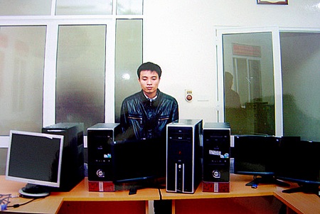 Đột nhập vào văn phòng công ty trộm máy tính - 1 Đột nhập vào văn phòng công ty trộm máy tính - 1
