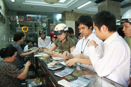 Khó như đi mua… USD chợ đen - 1 Khó như đi mua… USD chợ đen - 1