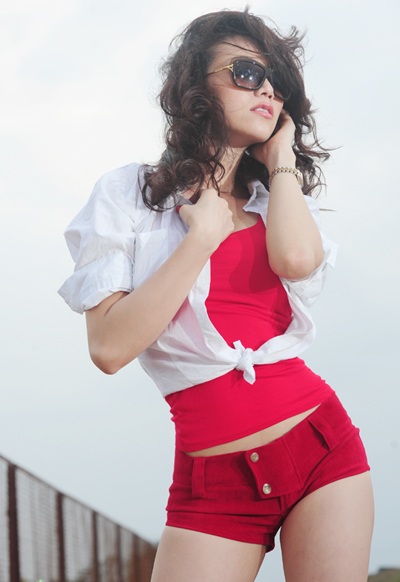 Trà Ngọc Hằng gợi cảm đến bất ngờ - 1