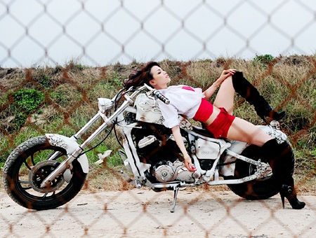 Trà Ngọc Hằng gợi cảm đến bất ngờ - 6