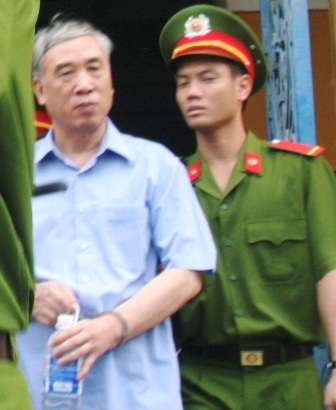 Nguyên đơn "hờ hững" với 3000 lượng vàng và 18 tỉ đồng bị chiếm đoạt  - 1