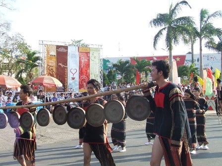 Tưng bừng lễ hội đường phố Buôn Ma Thuột - 4