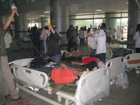 Hơn 200 công nhân nhập viện vì ngộ độc thức ăn - 1