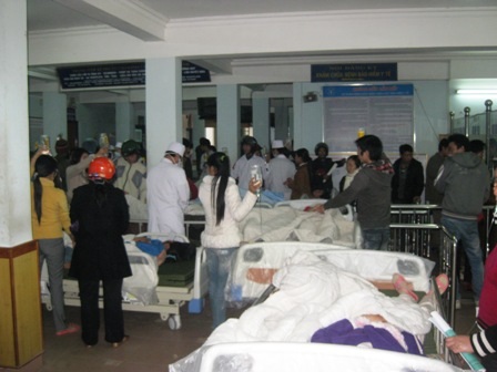 Hơn 200 công nhân nhập viện vì ngộ độc thức ăn - 2