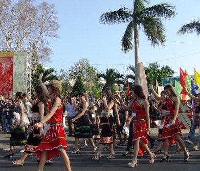 Tưng bừng lễ hội đường phố Buôn Ma Thuột - 10