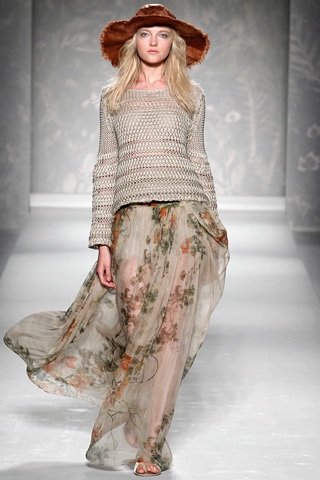 BST xuân hè 2011 của Alberta Ferretti - 11