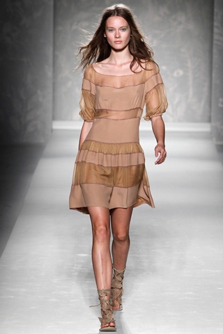 BST xuân hè 2011 của Alberta Ferretti - 16