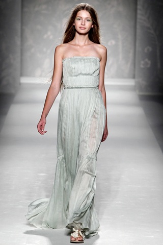 BST xuân hè 2011 của Alberta Ferretti - 19