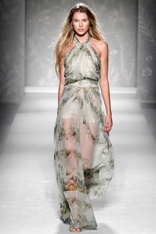 BST xuân hè 2011 của Alberta Ferretti - 1