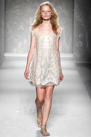 BST xuân hè 2011 của Alberta Ferretti - 7