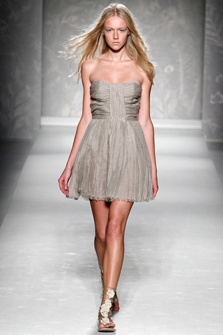 BST xuân hè 2011 của Alberta Ferretti - 8