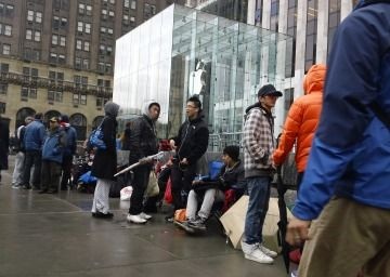 “Nở rộ” dịch vụ bán lại… vị trí xếp hàng chờ iPad 2 - 1