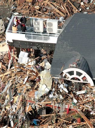 Nhật tan hoang một ngày sau siêu địa chấn và đại hồng thủy - 21