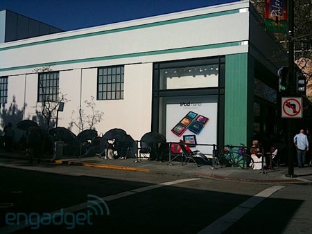 iPad 2 được hàng ngàn người đón chào trong ngày “lên kệ” - 3