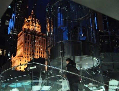 iPad 2 được hàng ngàn người đón chào trong ngày “lên kệ” - 4