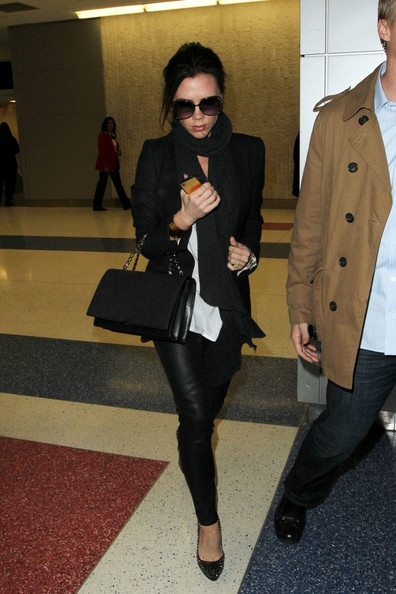 Victoria Beckham mang bầu bé gái - 2