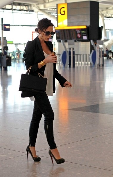 Victoria Beckham mang bầu bé gái - 1