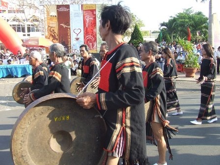 Tưng bừng lễ hội đường phố Buôn Ma Thuột - 6