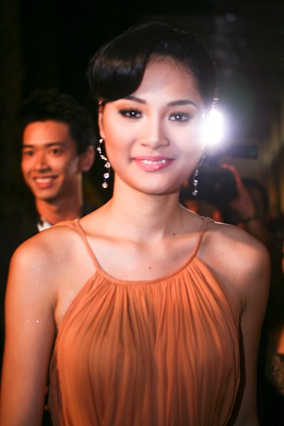 Váy xẻ quá táo bạo của Ngô Mỹ Uyên - 9