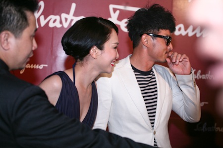 Vợ chồng Phạm Văn Phương đẹp đôi xuất hiện tại TPHCM - 7 Vợ chồng Phạm Văn Phương đẹp đôi xuất hiện tại TPHCM - 7