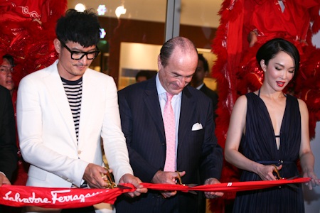 Vợ chồng Phạm Văn Phương đẹp đôi xuất hiện tại TPHCM - 14 Vợ chồng Phạm Văn Phương đẹp đôi xuất hiện tại TPHCM - 14