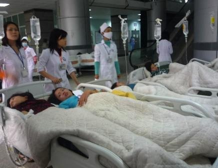 Nâng mức tiền ăn của công nhân sau vụ ngộ độc tập thể - 2