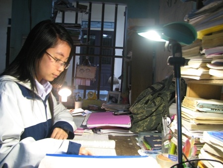 Cô “trạng nguyên”  Văn đầy cá tính  - 1