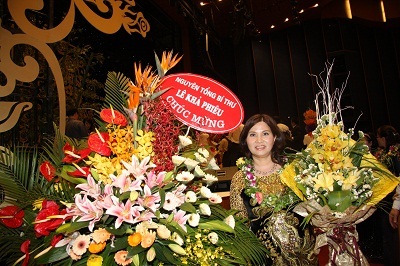 Dược sĩ Lê Thị Bình ba năm liên tiếp được nhận Bông Hồng Vàng  - 2