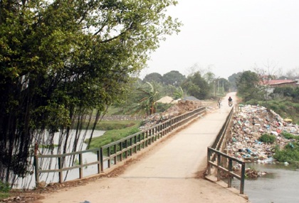 Ngang nhiên lập “bốt”, chặn cầu thu phí - 2