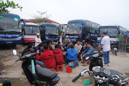 Kiểm tra xe khách, đánh luôn tài xế - 1