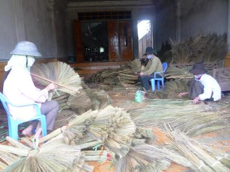 Đưa chổi đót “xuất ngoại” - 1