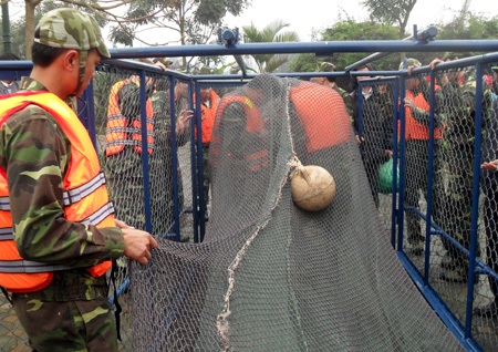 Đặc công nước đội mưa diễn tập dẫn dắt cụ Rùa - 5