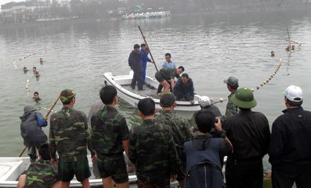 Đặc công nước đội mưa diễn tập dẫn dắt cụ Rùa - 10