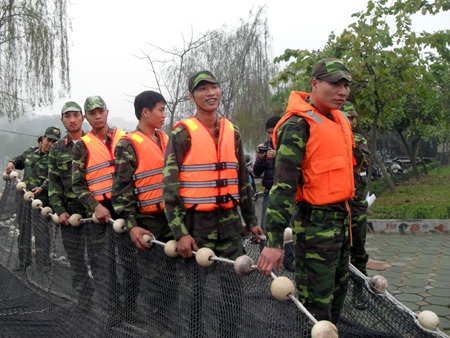 Đặc công nước đội mưa diễn tập dẫn dắt cụ Rùa - 2