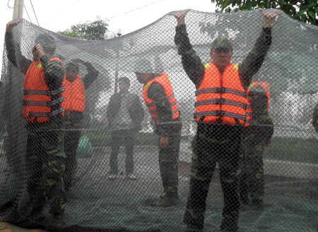 Đặc công nước đội mưa diễn tập dẫn dắt cụ Rùa - 3