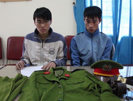 Giả danh cảnh sát giao thông để "phạt" người đi đường  - 1