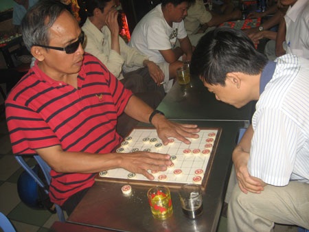 Kỳ thủ mù với cách chơi “cờ tưởng” độc đáo - 1 Kỳ thủ mù với cách chơi “cờ tưởng” độc đáo - 1