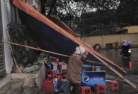 Người Hà Nội hối hả chạy mưa rét - 5