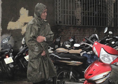 Người Hà Nội hối hả chạy mưa rét - 2