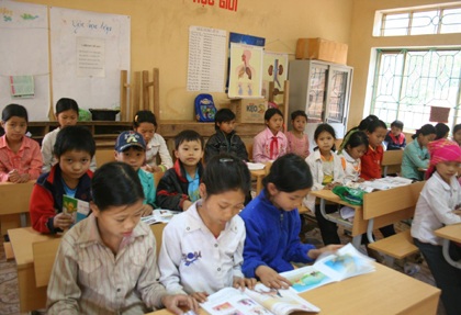 Bạn đọc sẻ chia cùng thầy cô giáo trường tiểu học Nà Ca “cõng chữ lên non” - 2