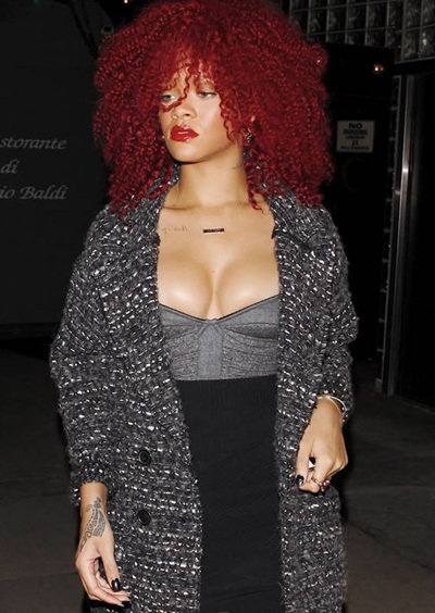Rihanna khoe vòng một “hoành tráng” - 1 Rihanna khoe vòng một “hoành tráng” - 1