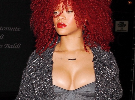 Rihanna khoe vòng một “hoành tráng” - 2 Rihanna khoe vòng một “hoành tráng” - 2