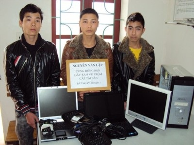 Bắt 3 đối tượng chuyên trộm máy tính và điện thoại - 1