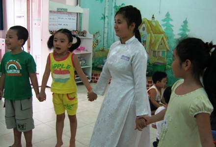 Khi nữ sinh cấp 3 tập làm cô dạy trẻ - 5