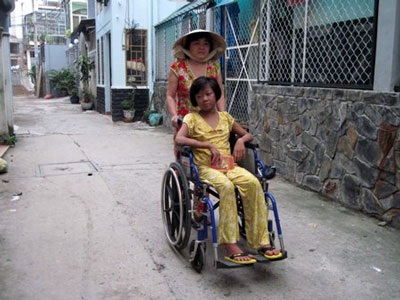 Khát vọng sống còn trên những tờ vé số - 2