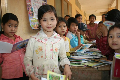 Chung tay chia sẻ khó khăn với cô trò Trường tiểu học Nà Ca - 1