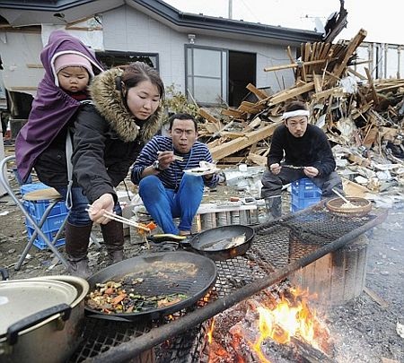 Những gương mặt trẻ thơ trong thảm họa ở Nhật - 17