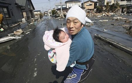 Những gương mặt trẻ thơ trong thảm họa ở Nhật - 8