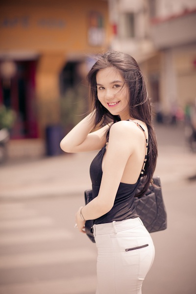"Nữ hoàng nội y" Ngọc Trinh từng làm nhân viên phục vụ quán Bida - 4 "Nữ hoàng nội y" Ngọc Trinh từng làm nhân viên phục vụ quán Bida - 4